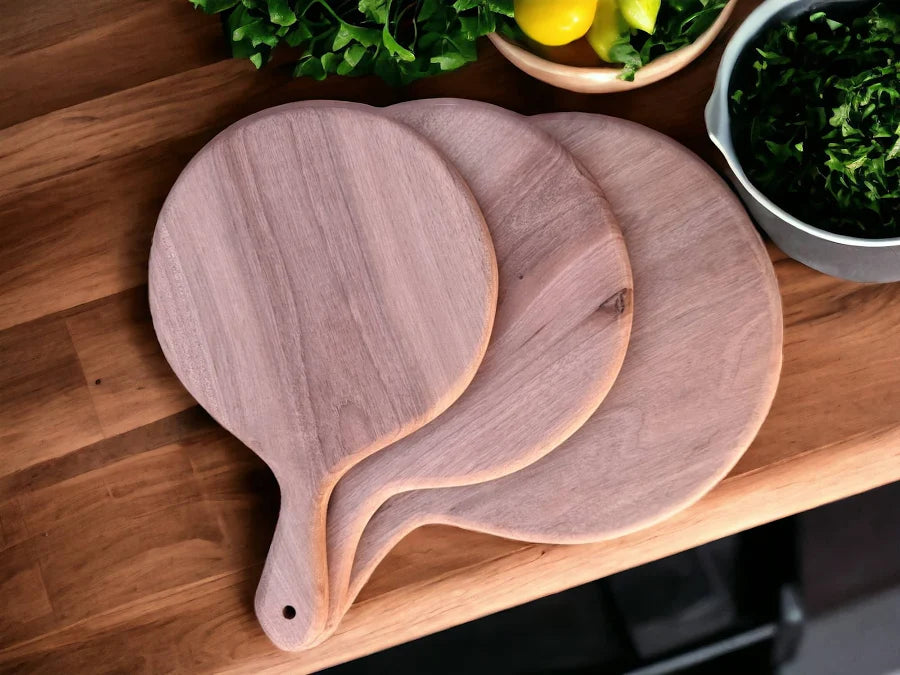 The Walnut Round Chopping Board